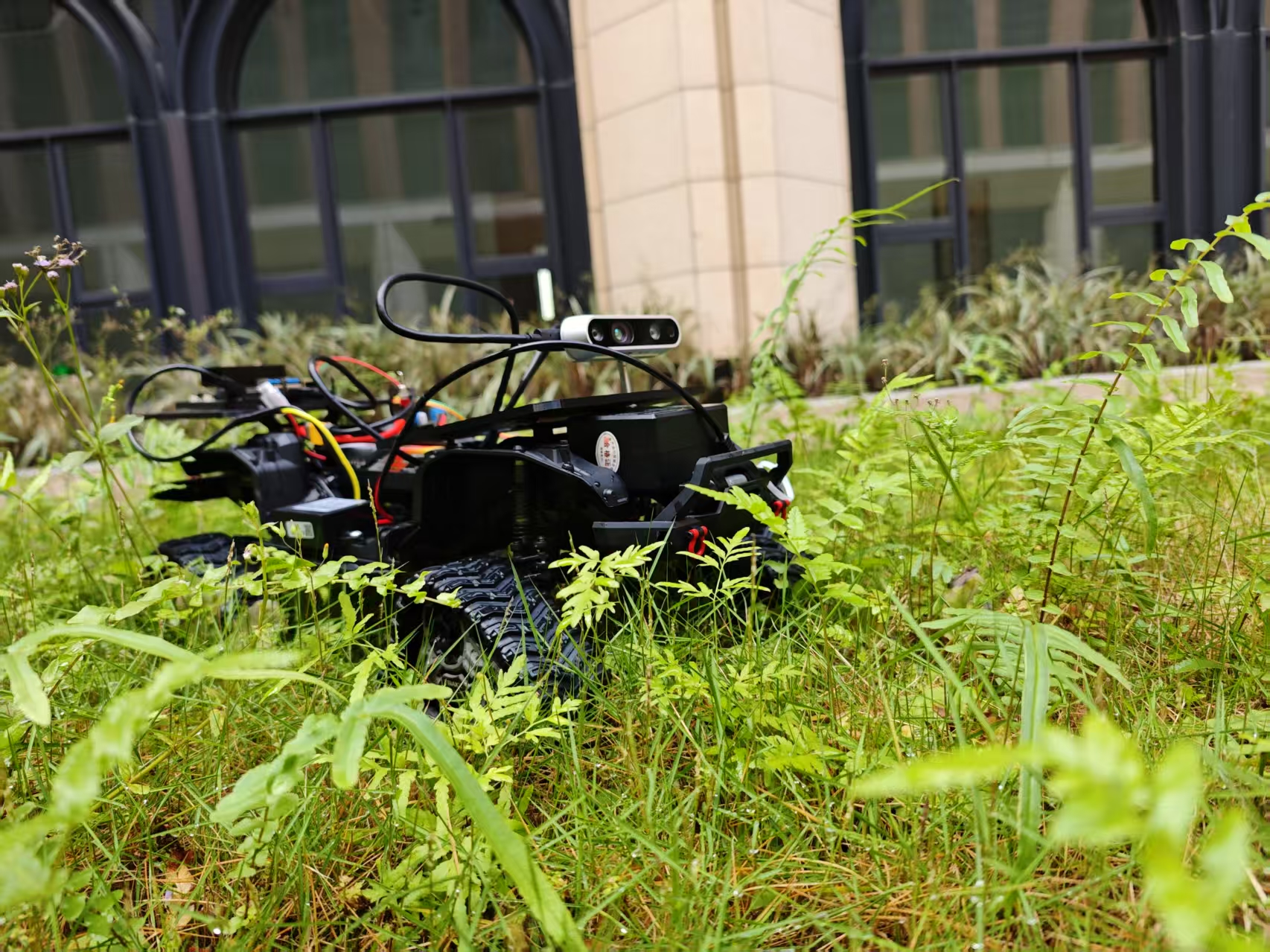 智能草坪割草机器人