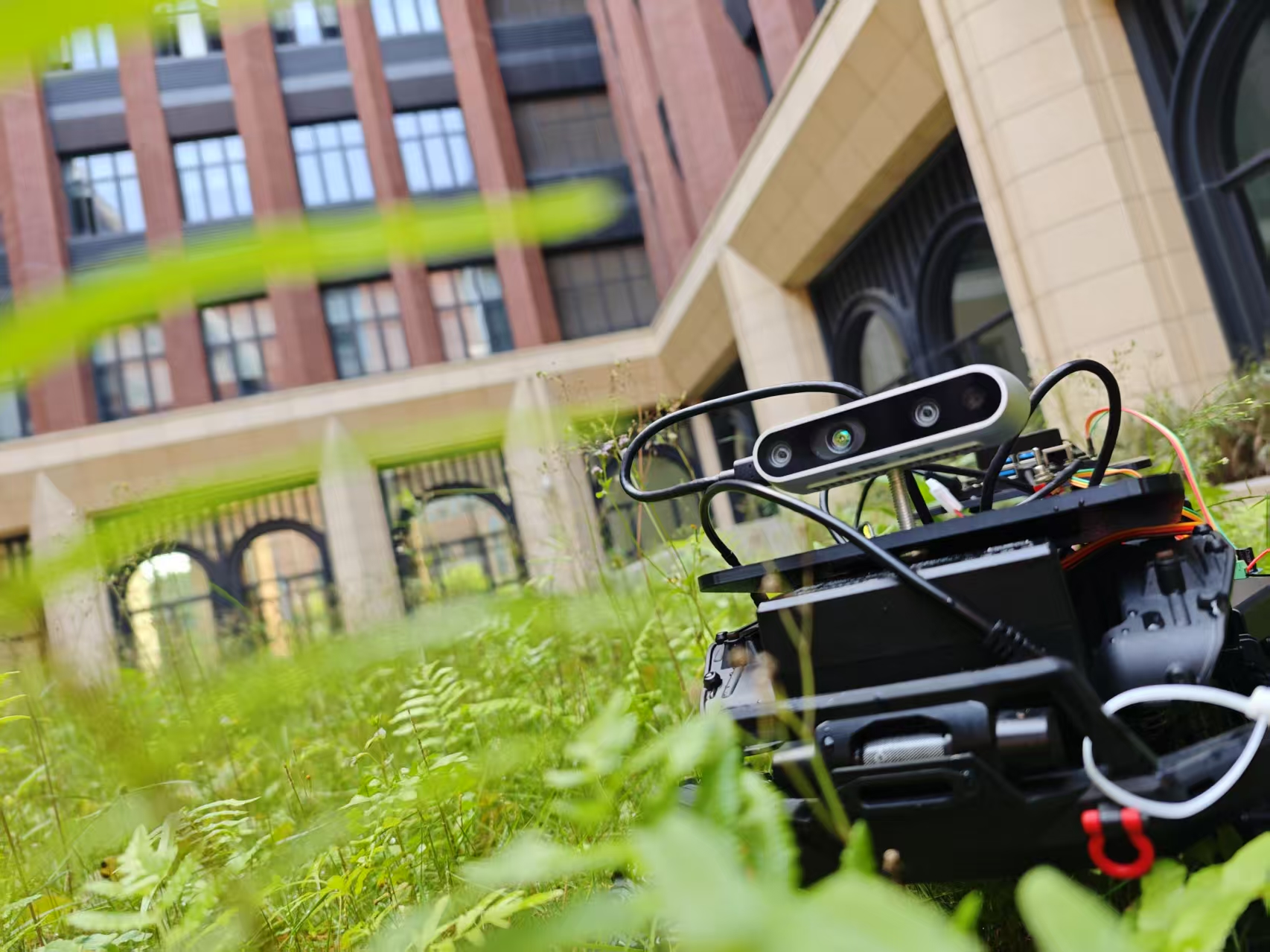 智能草坪割草机器人