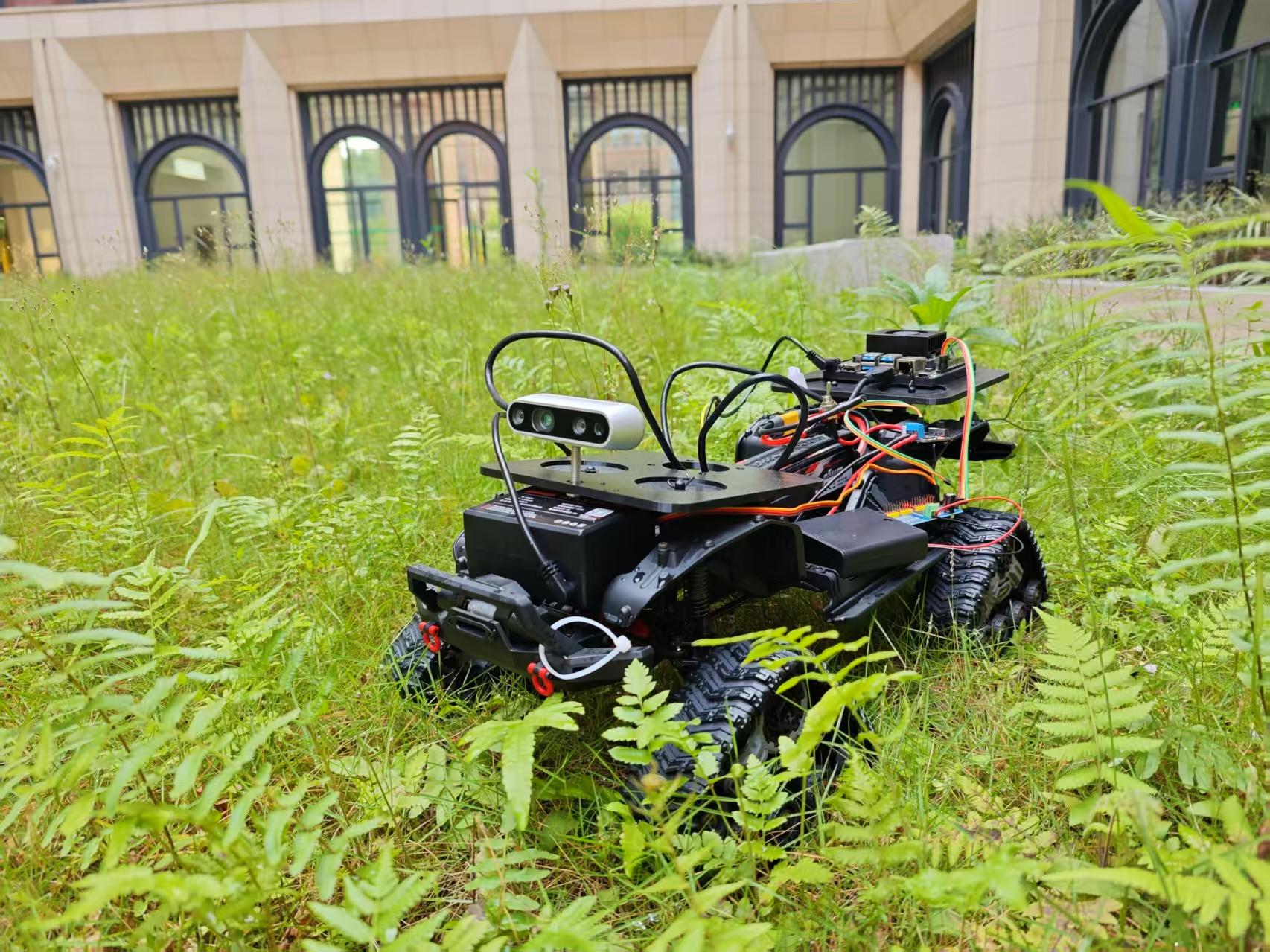 智能草坪割草机器人